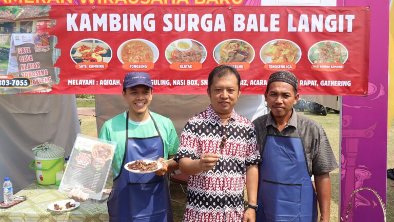 Wakil Bupati Kulon Progo Kunjungi Stand Sate Kambing Surga Bale Langit di Festival Pangan Salamrejo